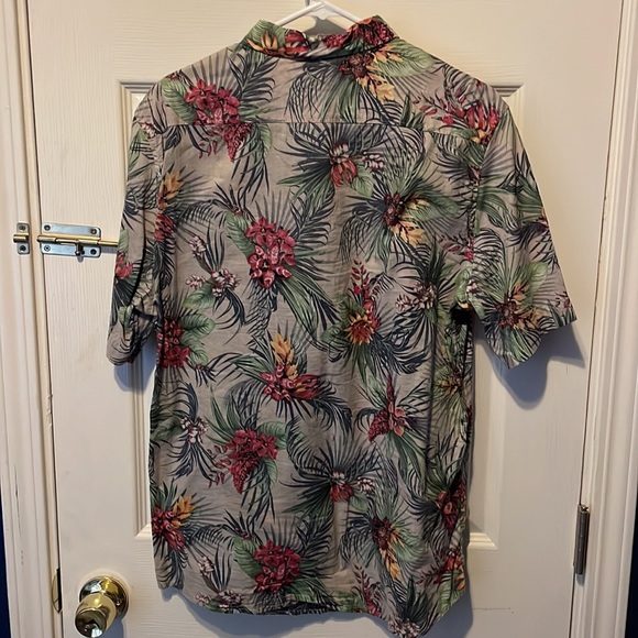H&M Hawaiian Button-Down Shirt - Picture 2 of 3